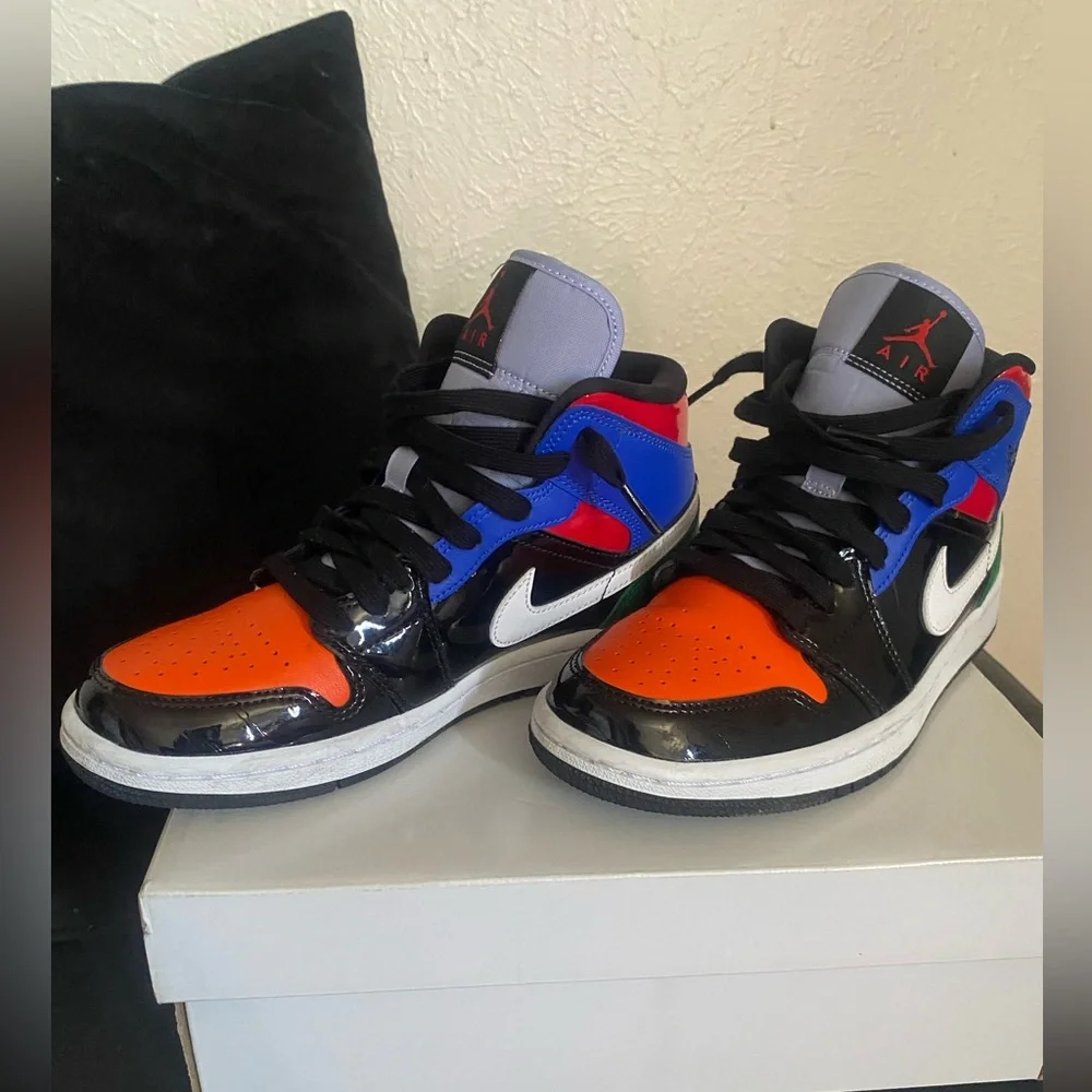 Women’s Jordan Air 1 Mid SE Black and Red - Picture 7 of 10